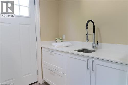 39 Cloverhill Road, Hamilton, ON - Indoor Photo Showing Bathroom