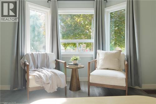 Living area with wood finished floors and baseboards - 39 Cloverhill Road, Hamilton, ON - Indoor