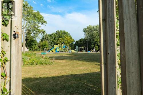 View of green lawn - 39 Cloverhill Road, Hamilton, ON - Outdoor