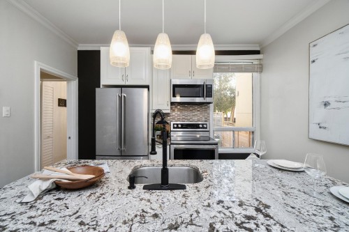 215 Yarmouth Road, Toronto, ON - Indoor Photo Showing Kitchen