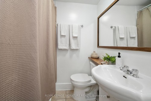 215 Yarmouth Road, Toronto, ON - Indoor Photo Showing Bathroom