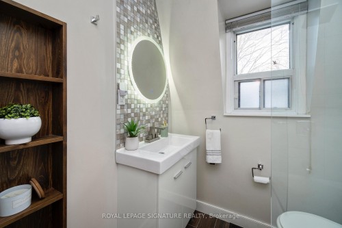 215 Yarmouth Road, Toronto, ON - Indoor Photo Showing Bathroom