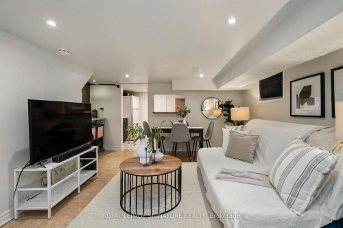 215 Yarmouth Road, Toronto, ON - Indoor Photo Showing Living Room