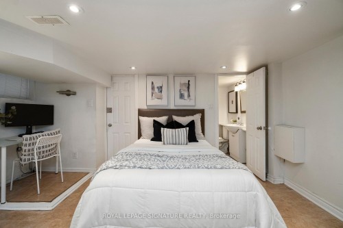 215 Yarmouth Road, Toronto, ON - Indoor Photo Showing Bedroom
