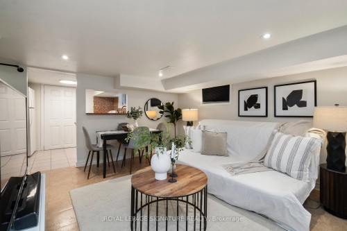 215 Yarmouth Road, Toronto, ON - Indoor Photo Showing Living Room