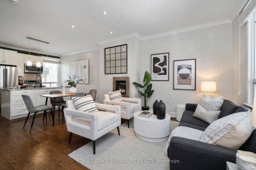 215 Yarmouth Road, Toronto, ON - Indoor Photo Showing Living Room
