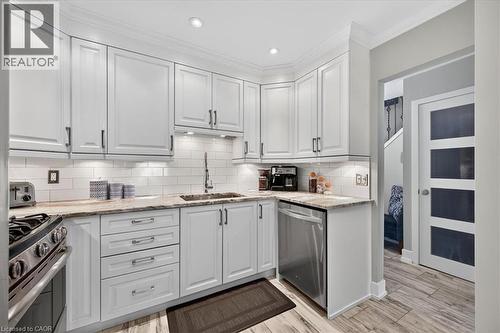 4198 Longmoor Drive Unit# 2, Burlington, ON - Indoor Photo Showing Kitchen With Upgraded Kitchen