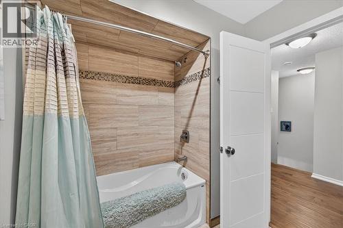 4198 Longmoor Drive Unit# 2, Burlington, ON - Indoor Photo Showing Bathroom