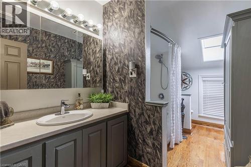 147 Geneva Street, St. Catharines, ON - Indoor Photo Showing Bathroom