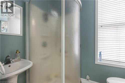 147 Geneva Street, St. Catharines, ON - Indoor Photo Showing Bathroom