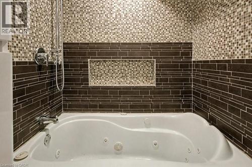 View of full bath - 165 Main Street E Unit# 9, Grimsby, ON - Indoor Photo Showing Bathroom