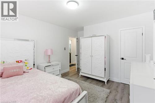 18 Ferrie Street W, Hamilton, ON - Indoor Photo Showing Bedroom