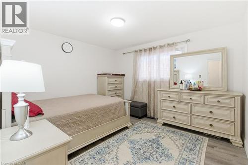 18 Ferrie Street W, Hamilton, ON - Indoor Photo Showing Bedroom