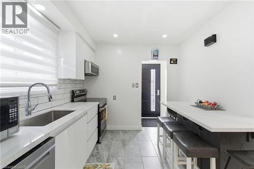 18 Ferrie Street W, Hamilton, ON - Indoor Photo Showing Kitchen With Upgraded Kitchen