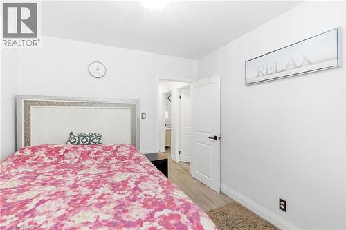 18 Ferrie Street W, Hamilton, ON - Indoor Photo Showing Bedroom