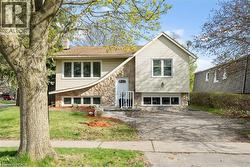 54 ORIOLE Parkway Unit# Upper  Brantford, ON N3R 6S9