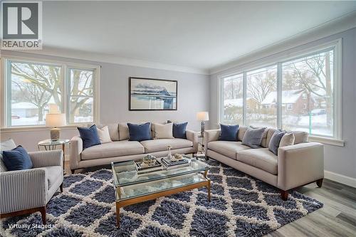 184 Patricia Avenue, Kitchener, ON - Indoor Photo Showing Living Room