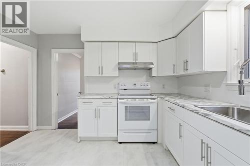 20 Thompson Avenue, Thorold, ON - Indoor Photo Showing Kitchen