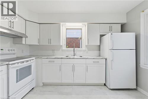20 Thompson Avenue, Thorold, ON - Indoor Photo Showing Kitchen