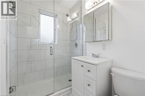 20 Thompson Avenue, Thorold, ON - Indoor Photo Showing Bathroom