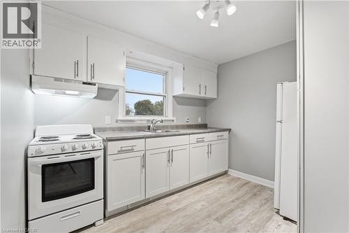 20 Thompson Avenue, Thorold, ON - Indoor Photo Showing Kitchen
