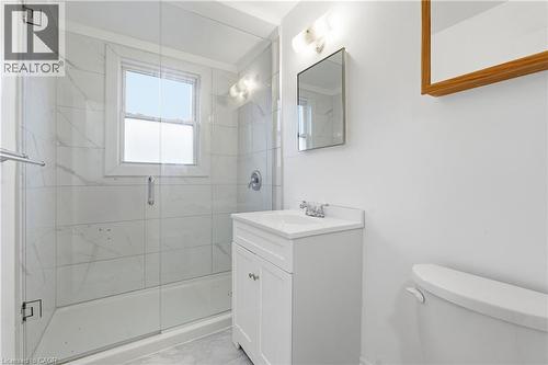 20 Thompson Avenue, Thorold, ON - Indoor Photo Showing Bathroom