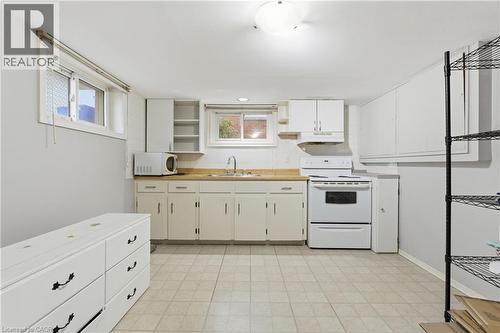 20 Thompson Avenue, Thorold, ON - Indoor Photo Showing Kitchen