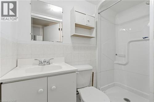 20 Thompson Avenue, Thorold, ON - Indoor Photo Showing Bathroom