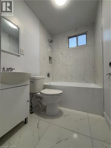 46 Delena Avenue S, Hamilton, ON - Indoor Photo Showing Bathroom