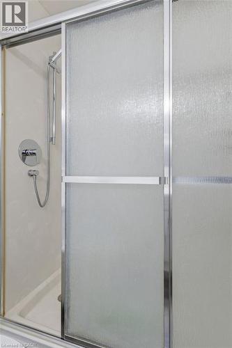 Full bath featuring a stall shower - 2069 Meadowbrook Road Unit# 4, Burlington, ON - Indoor Photo Showing Bathroom