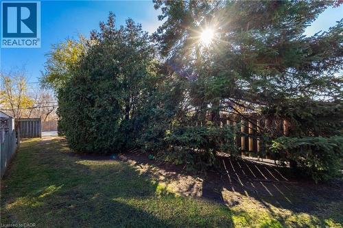 View of yard - 2069 Meadowbrook Road Unit# 4, Burlington, ON - Outdoor