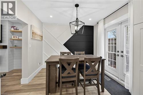 1091 Upper Wellington Street, Hamilton, ON - Indoor Photo Showing Dining Room