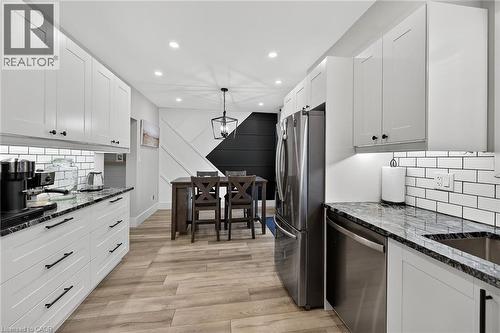 1091 Upper Wellington Street, Hamilton, ON - Indoor Photo Showing Kitchen With Upgraded Kitchen