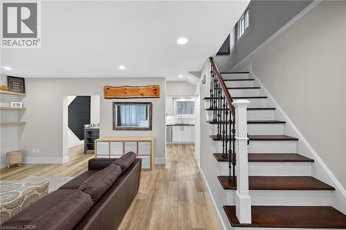 1091 Upper Wellington Street, Hamilton, ON - Indoor Photo Showing Other Room