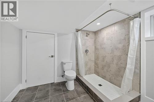 1091 Upper Wellington Street, Hamilton, ON - Indoor Photo Showing Bathroom