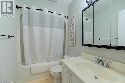 32 Montclair Crescent Unit# 16, Simcoe, ON - Indoor Photo Showing Bathroom