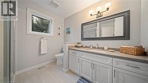 74 Gordon Street, Cambridge, ON - Indoor Photo Showing Bathroom