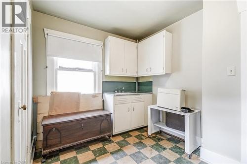 182 Balmoral Avenue S, Hamilton, ON - Indoor Photo Showing Kitchen