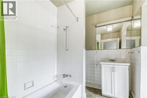 182 Balmoral Avenue S, Hamilton, ON - Indoor Photo Showing Bathroom