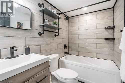 72 West 1St Street, Hamilton, ON - Indoor Photo Showing Bathroom