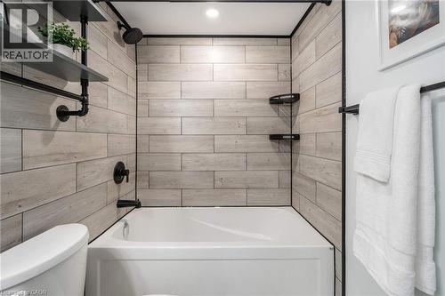 72 West 1St Street, Hamilton, ON - Indoor Photo Showing Bathroom