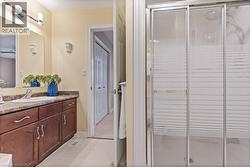 Spacious 4 pc bath - 