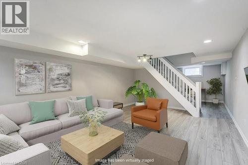 2420 Maryvale Court, Burlington, ON - Indoor Photo Showing Living Room