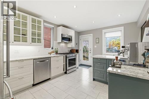 141 Markland Street, Hamilton, ON - Indoor Photo Showing Kitchen With Upgraded Kitchen
