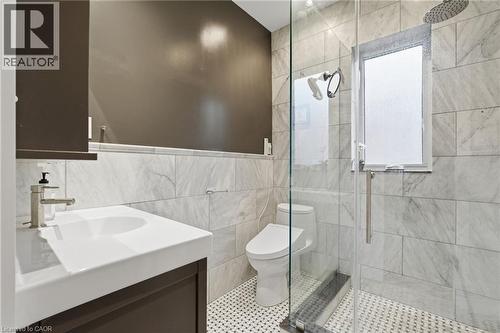 141 Markland Street, Hamilton, ON - Indoor Photo Showing Bathroom