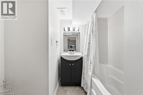 141 Markland Street, Hamilton, ON - Indoor Photo Showing Bathroom