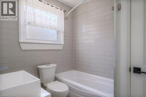 197 Cedar Drive, Turkey Point, ON - Indoor Photo Showing Bathroom
