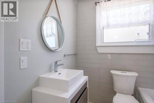 197 Cedar Drive, Turkey Point, ON - Indoor Photo Showing Bathroom