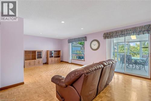 203 Margaret Avenue, Hamilton, ON - Indoor Photo Showing Living Room