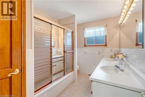 203 Margaret Avenue, Hamilton, ON - Indoor Photo Showing Bathroom